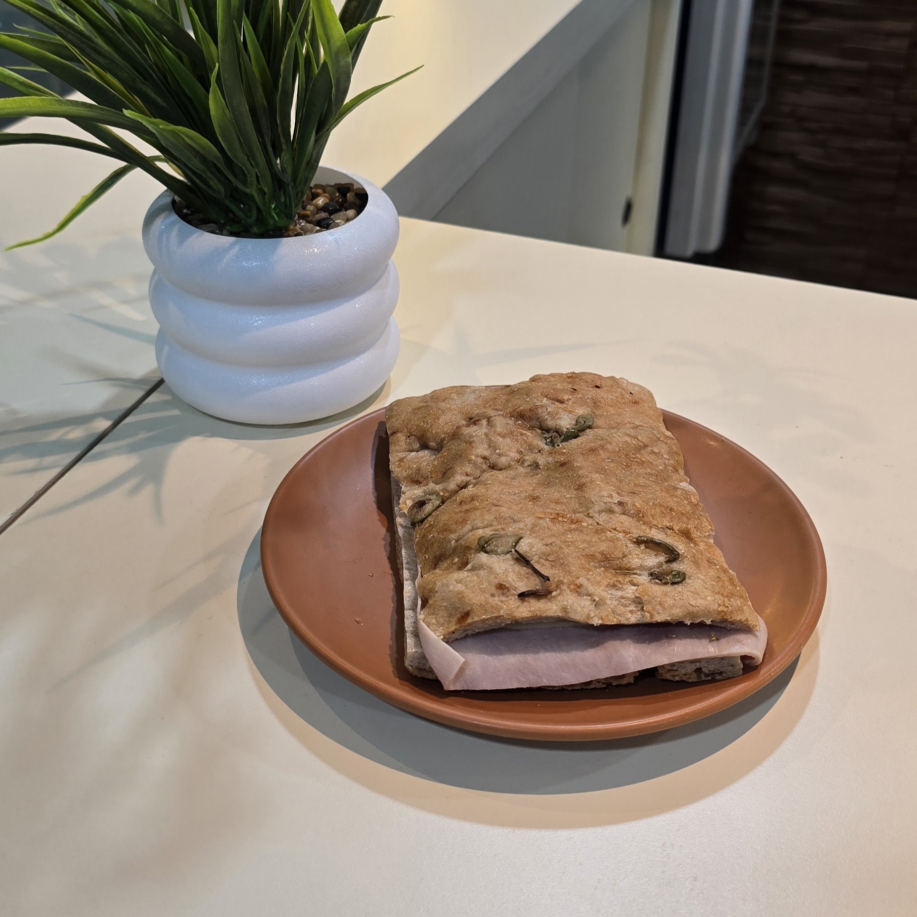Focaccia con jamón cocido y queso individual