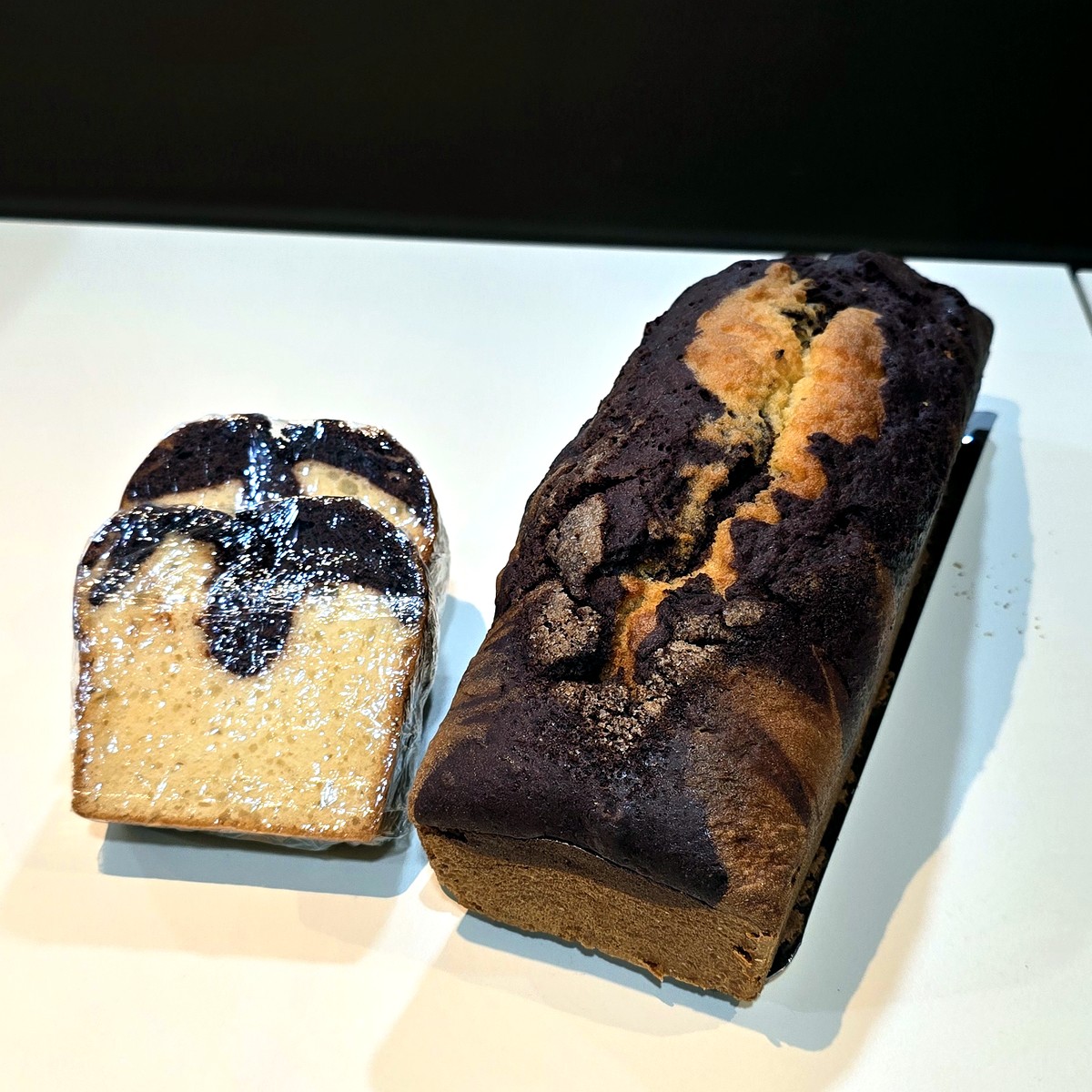 Porción de budín marmolado
